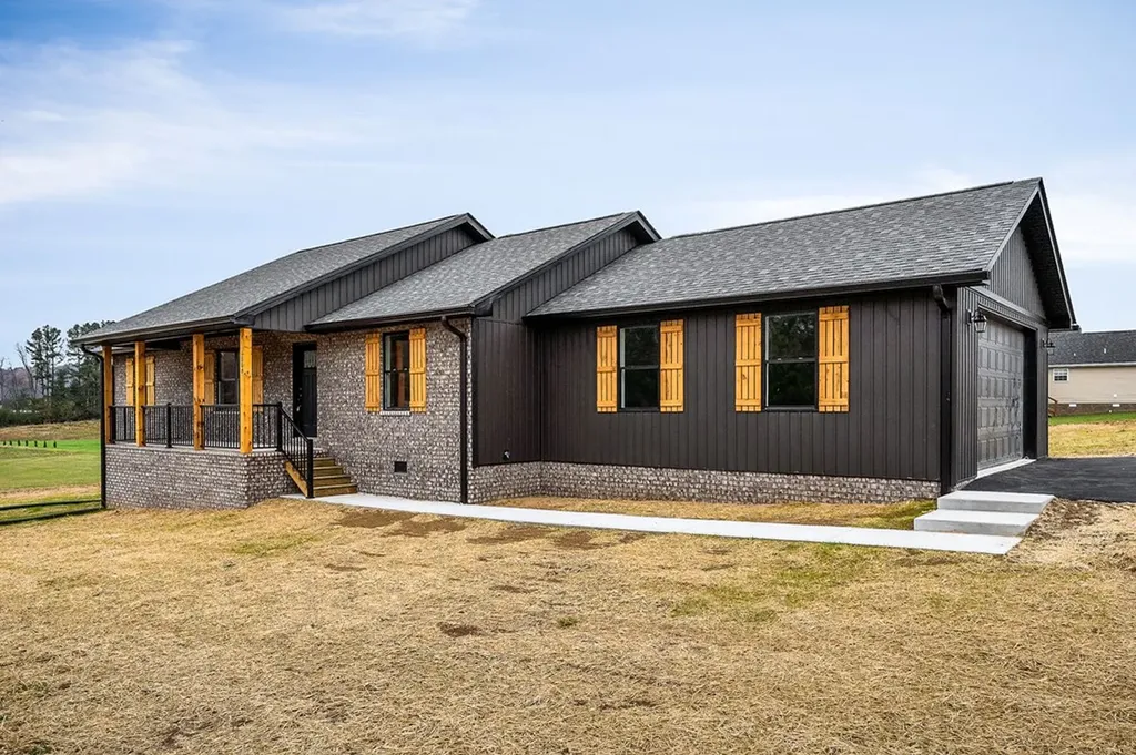 1004 N Spring Street Sparta TN 38583