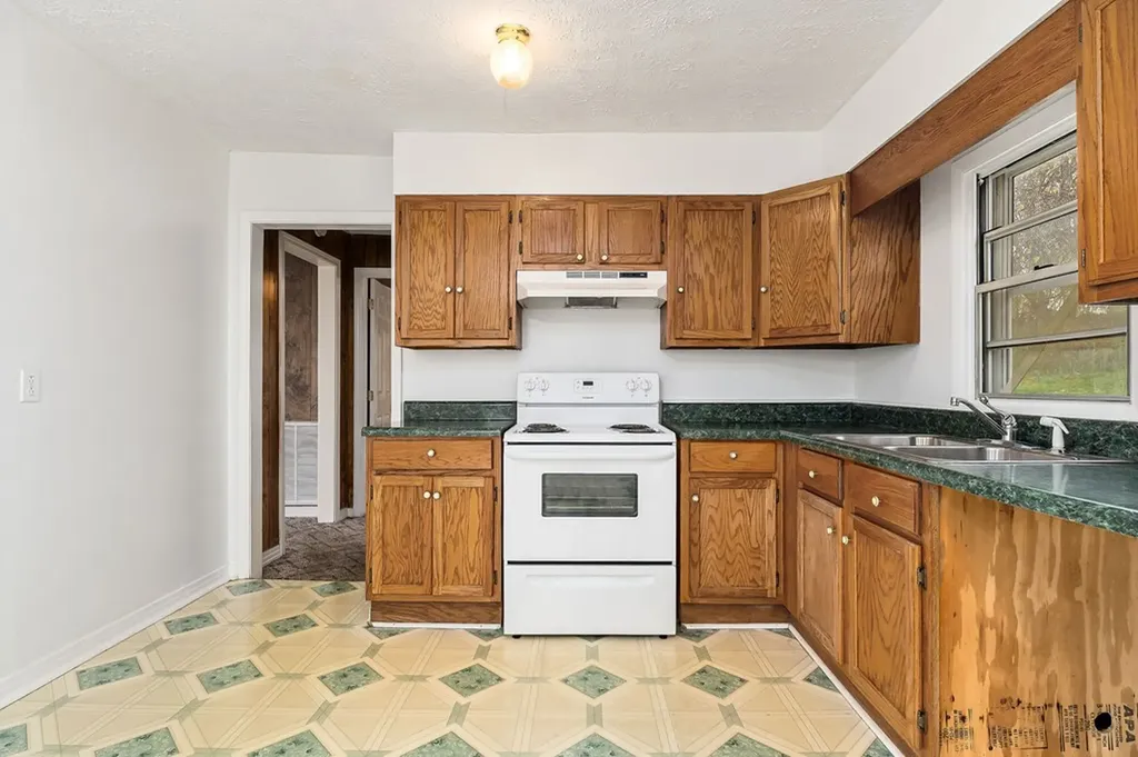 17 Emma L Officer Street Sparta TN 38583