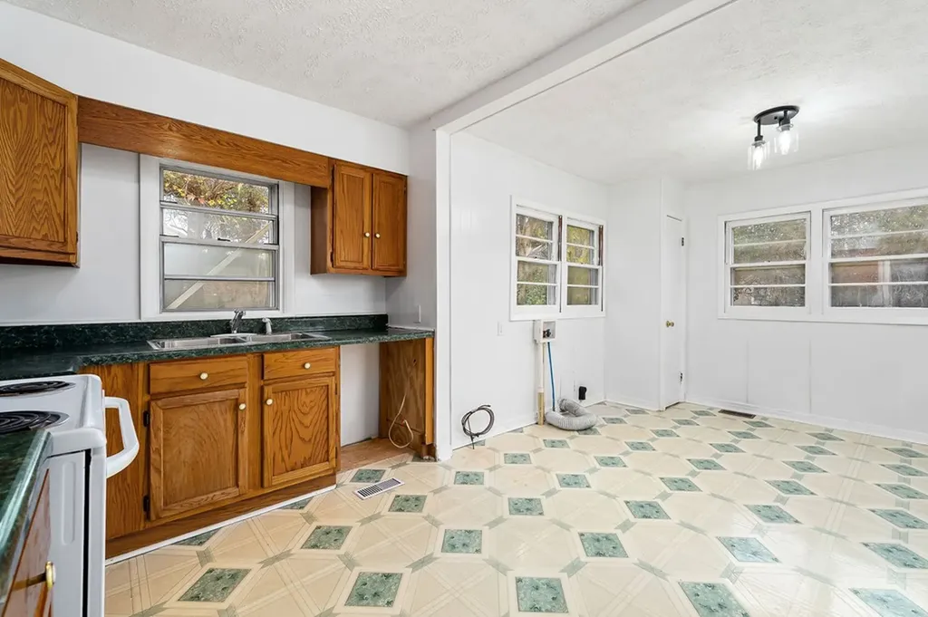 17 Emma L Officer Street Sparta TN 38583