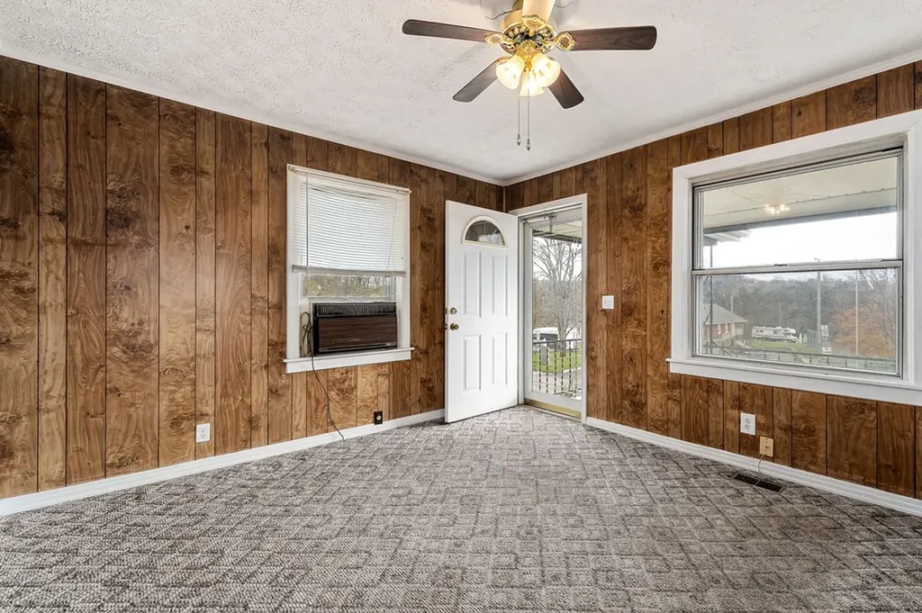 17 Emma L Officer Street Sparta TN 38583