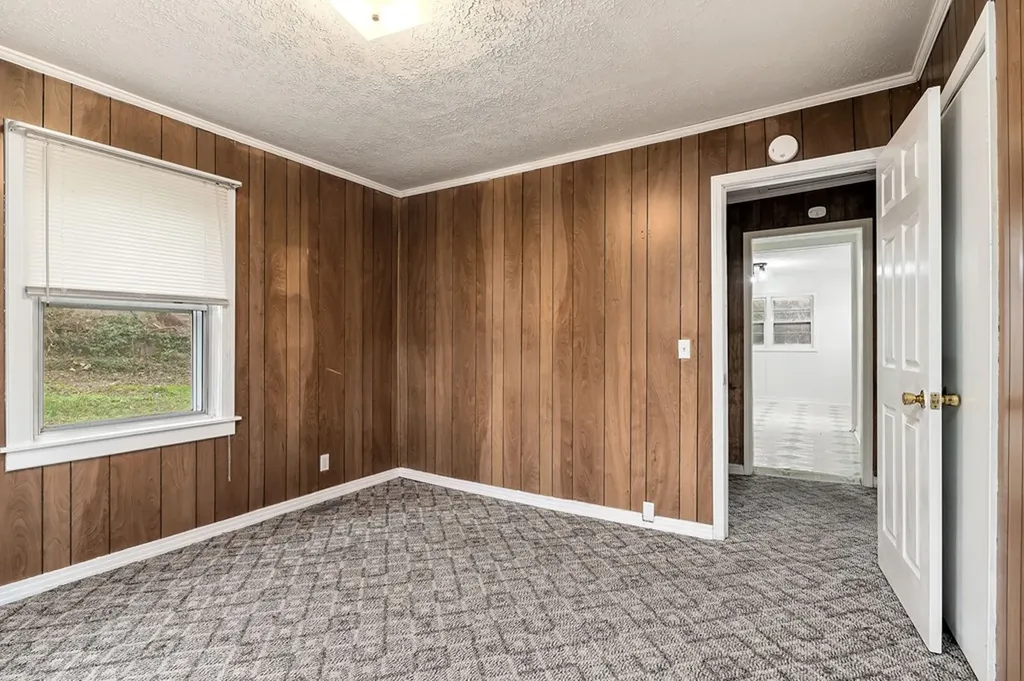 17 Emma L Officer Street Sparta TN 38583