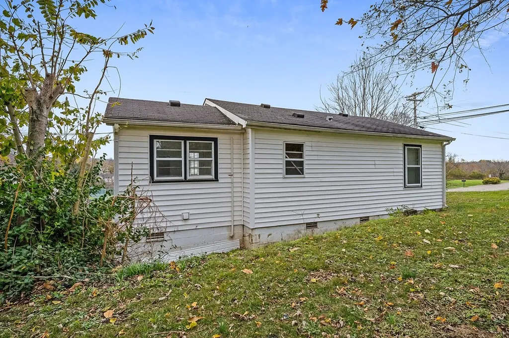 17 Emma L Officer Street Sparta TN 38583