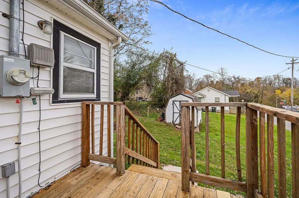 17 Emma L Officer Street Sparta TN 38583