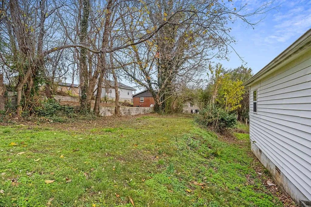 17 Emma L Officer Street Sparta TN 38583