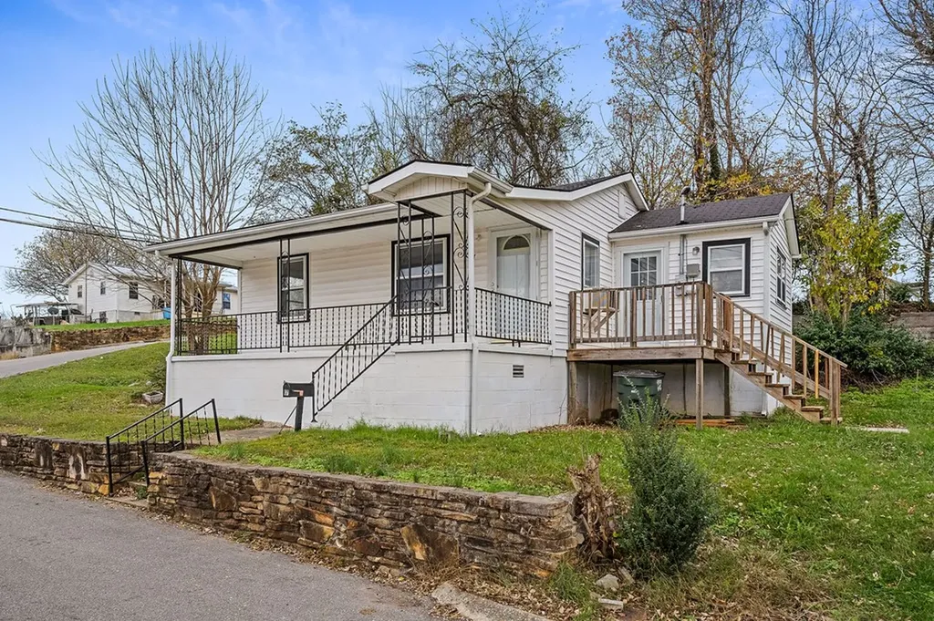 17 Emma L Officer Street Sparta TN 38583