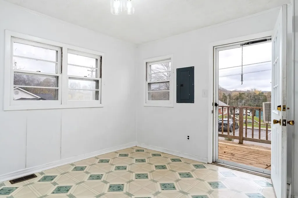 17 Emma L Officer Street Sparta TN 38583