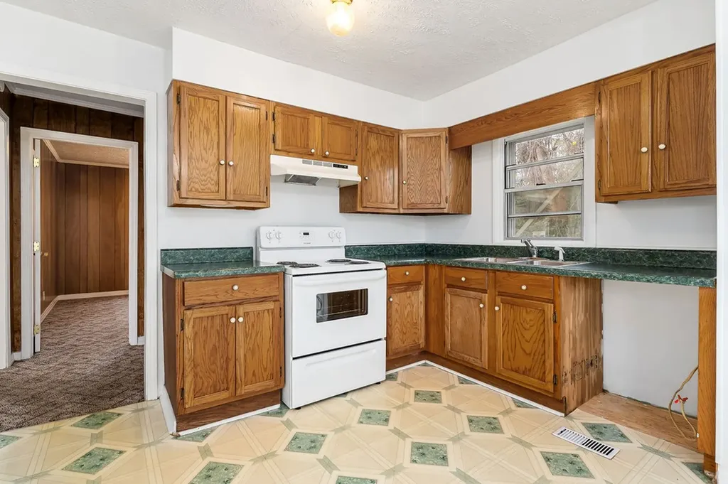 17 Emma L Officer Street Sparta TN 38583