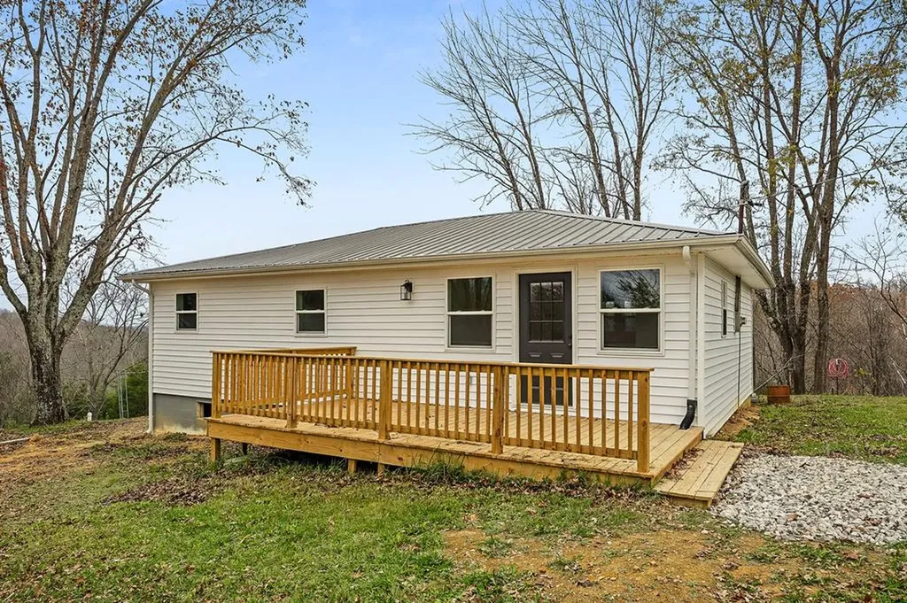 3492 Hilham Highway Hilham TN 38568-5616