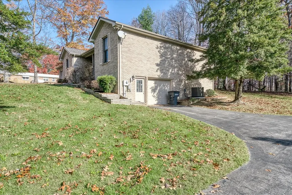 802 Mills Creek Lane Cookeville TN 38501