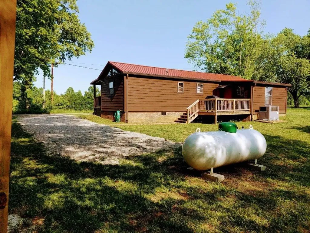 1983 Standing Stone Park Highway Hilham TN 38568