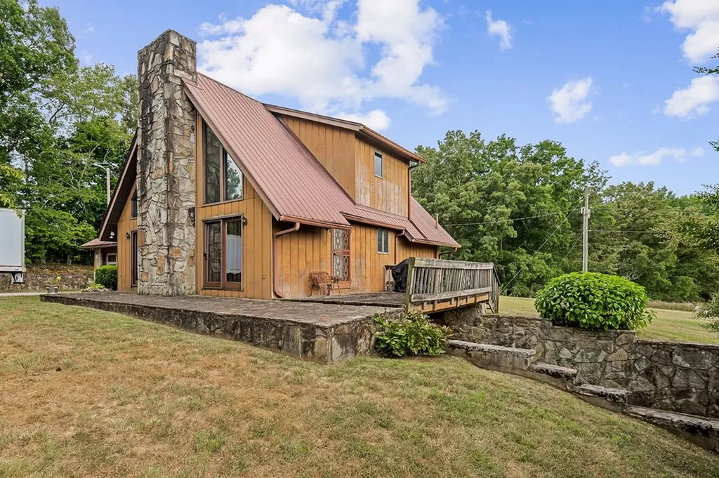 8445 Smithville Highway Sparta TN 38583