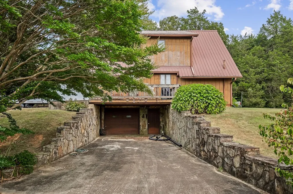 8445 Smithville Highway Sparta TN 38583