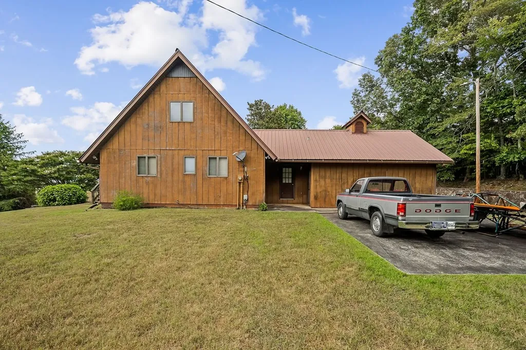 8445 Smithville Highway Sparta TN 38583