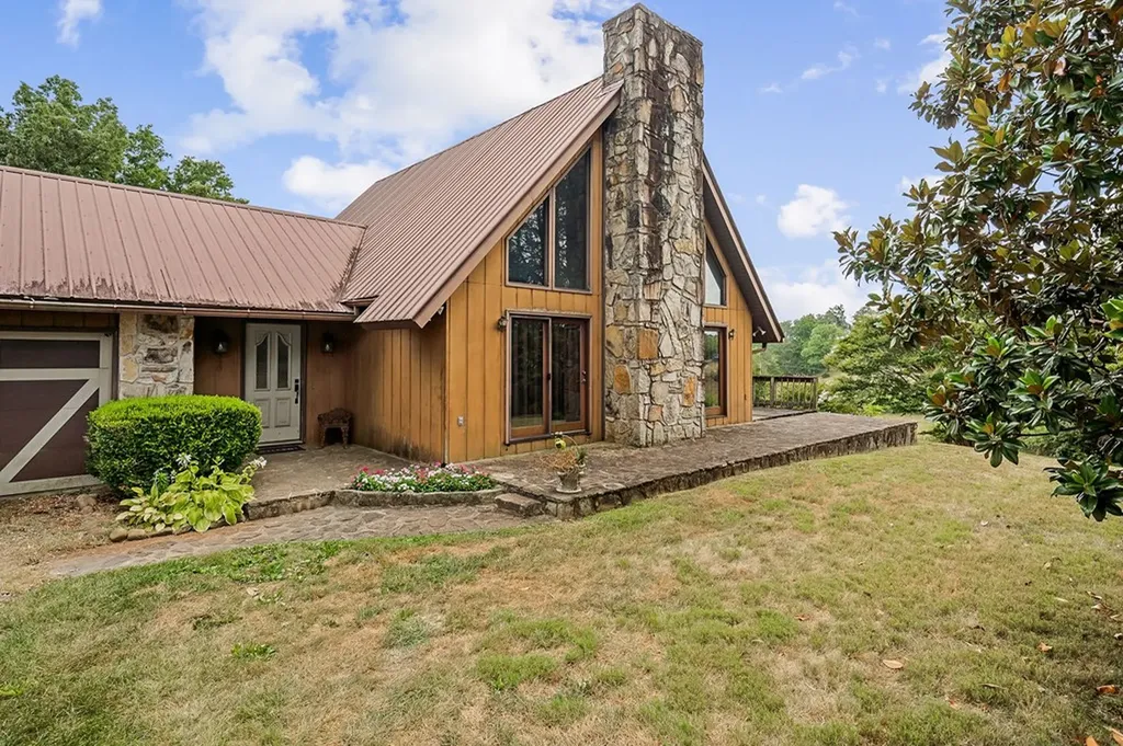 8445 Smithville Highway Sparta TN 38583