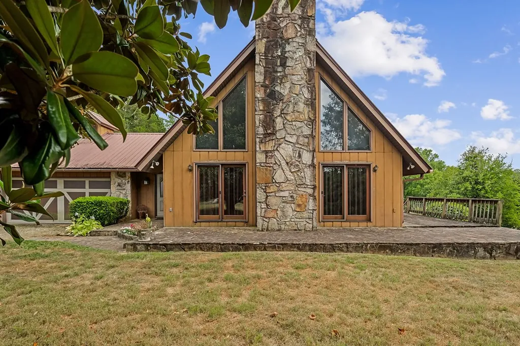 8445 Smithville Highway Sparta TN 38583