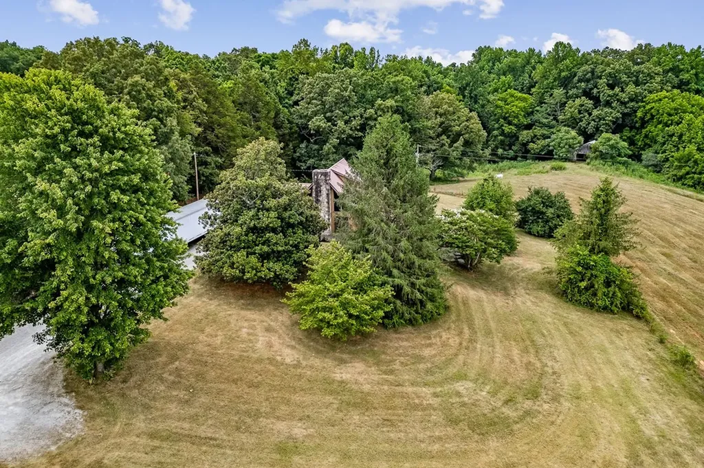 8445 Smithville Highway Sparta TN 38583