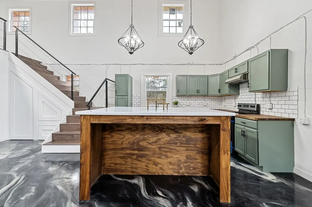 206 Pat Carr Lane Alpine TN 38543