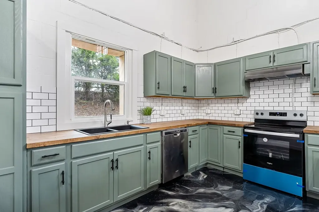 206 Pat Carr Lane Alpine TN 38543