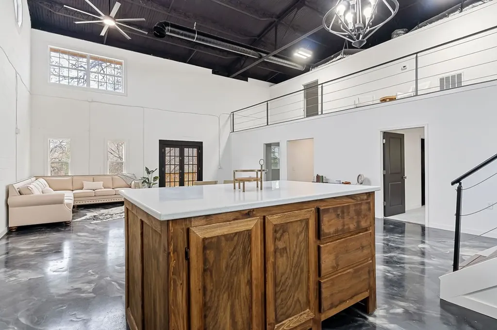 206 Pat Carr Lane Alpine TN 38543