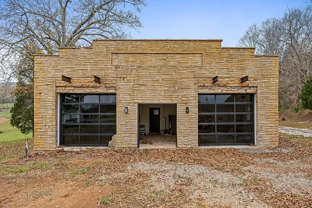 206 Pat Carr Lane Alpine TN 38543