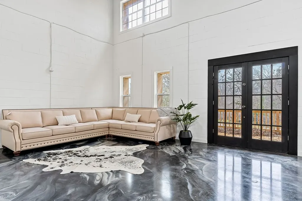 206 Pat Carr Lane Alpine TN 38543