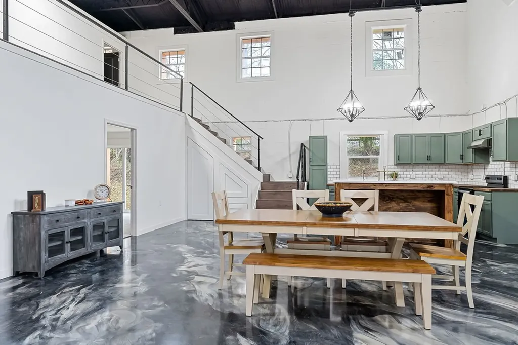 206 Pat Carr Lane Alpine TN 38543