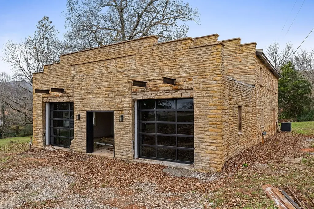 206 Pat Carr Lane Alpine TN 38543