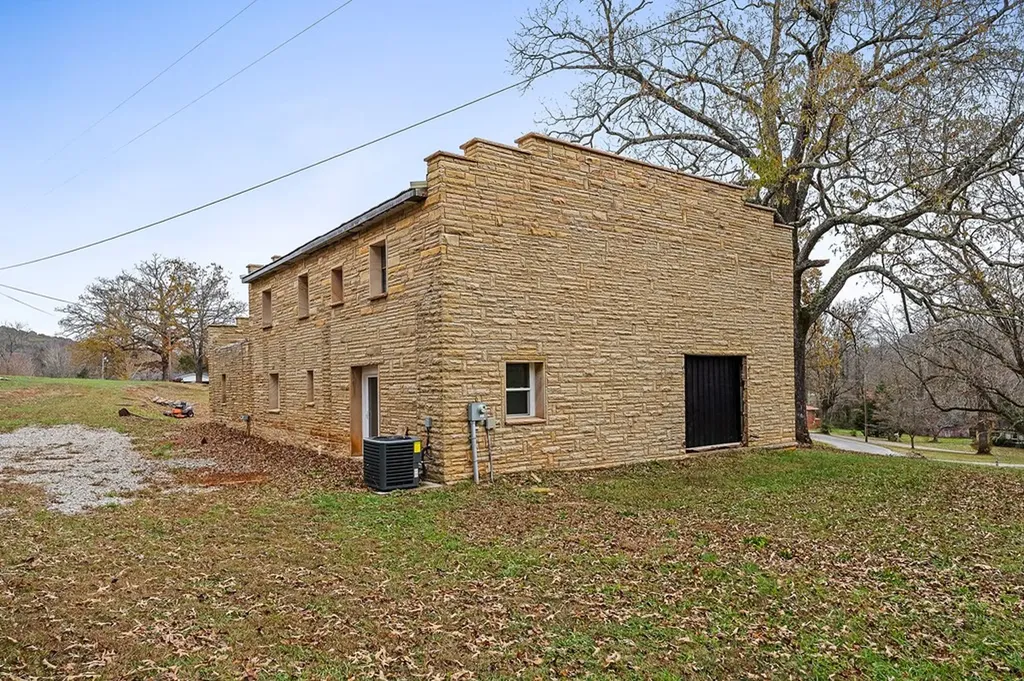 206 Pat Carr Lane Alpine TN 38543