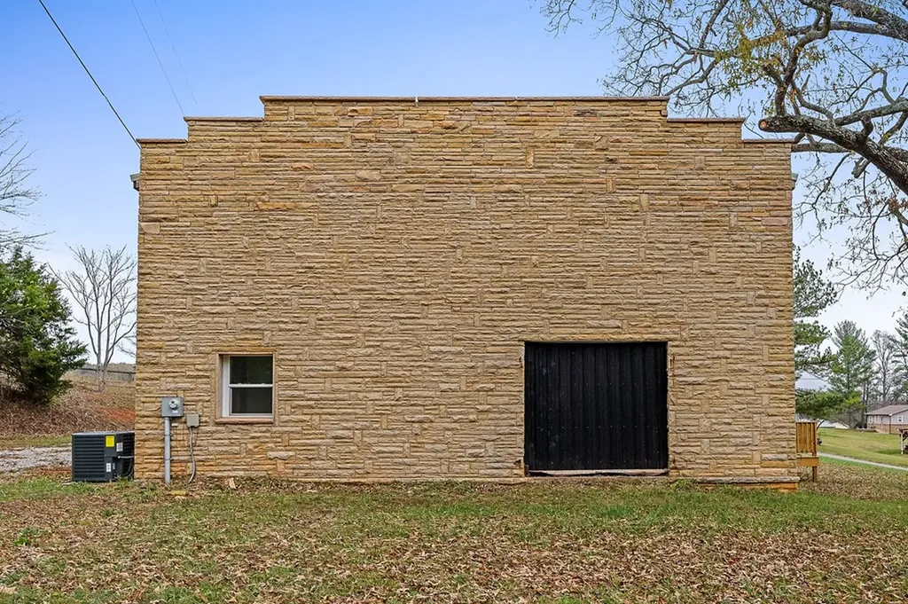 206 Pat Carr Lane Alpine TN 38543