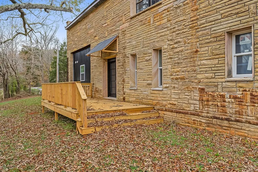 206 Pat Carr Lane Alpine TN 38543