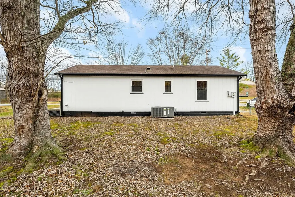 123 Cascade Avenue Mcminnville TN 37110