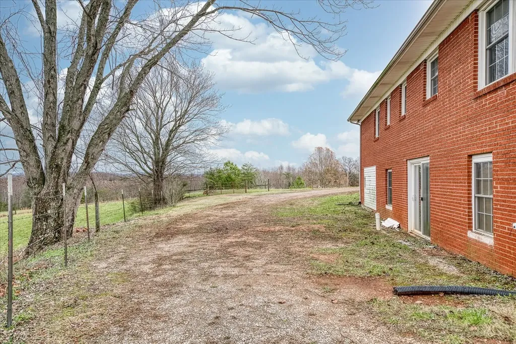 1395 Beason Road Byrdstown TN 38549