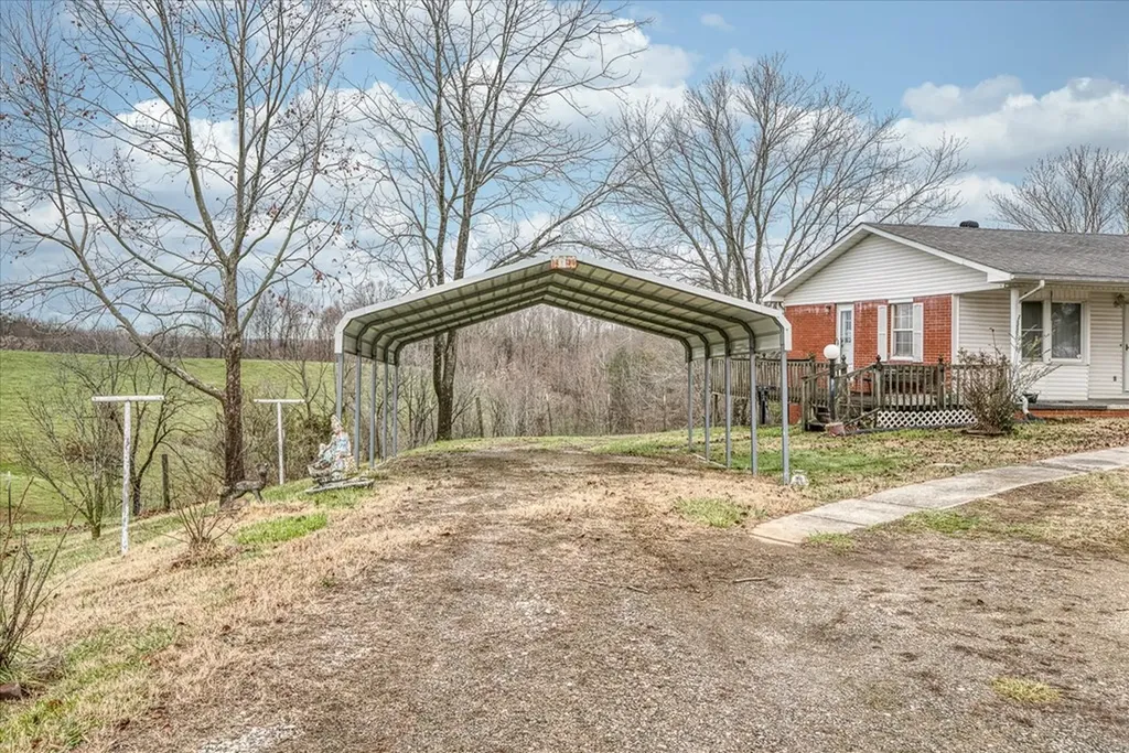 1395 Beason Road Byrdstown TN 38549