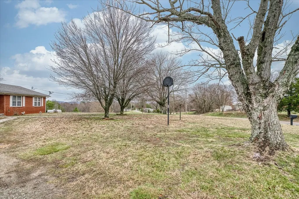 1395 Beason Road Byrdstown TN 38549