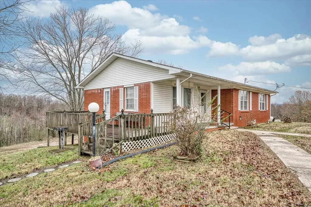 1395 Beason Road Byrdstown TN 38549