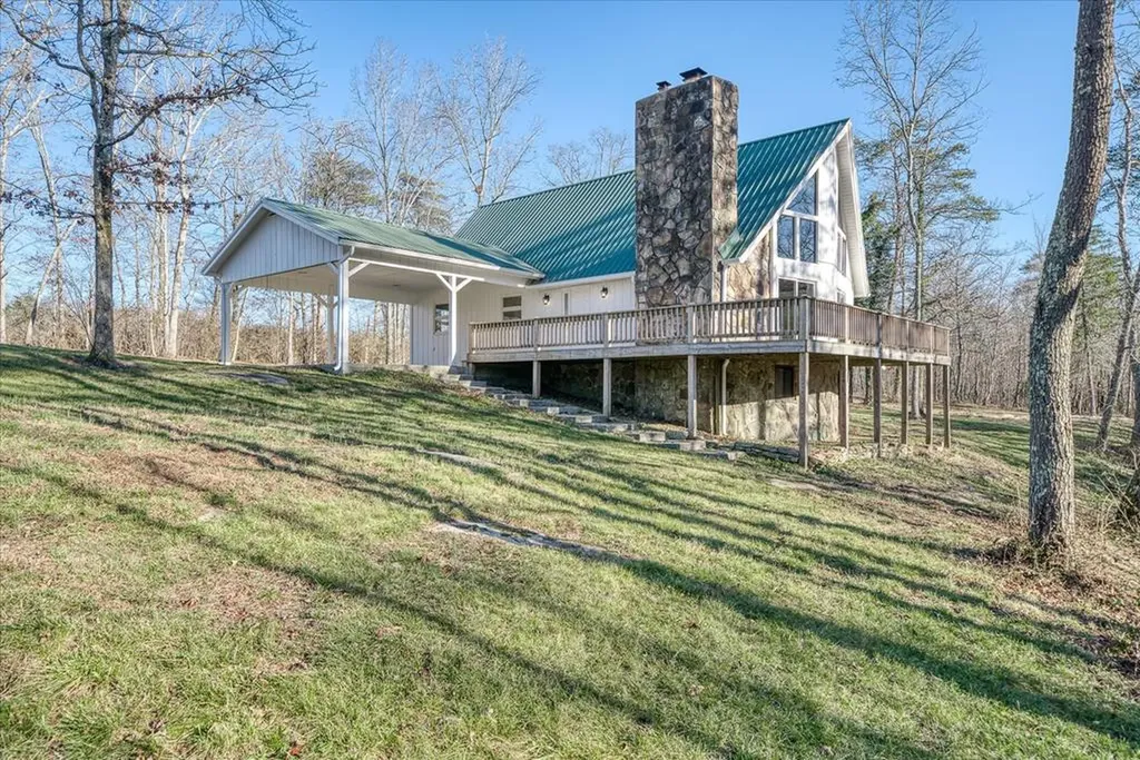 2286 Peavine Road Crossville TN 38571
