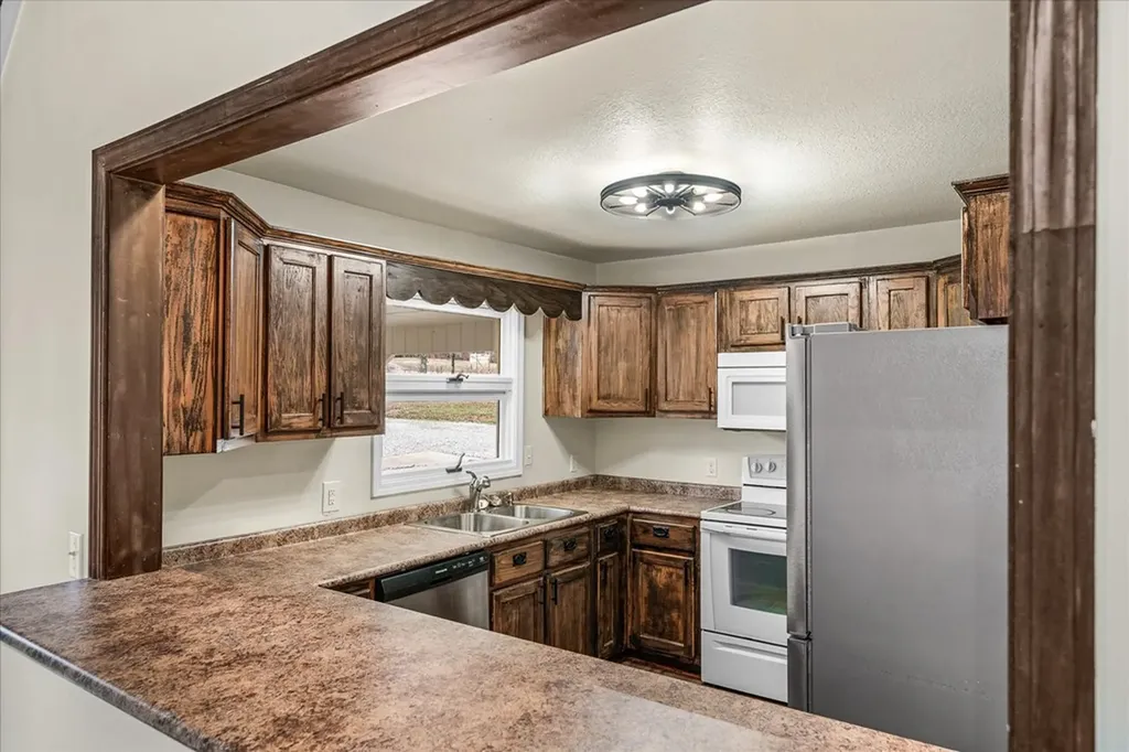 2286 Peavine Road Crossville TN 38571