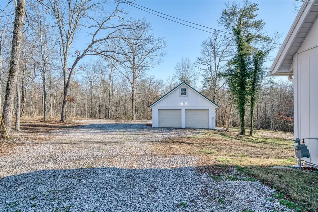 2286 Peavine Road Crossville TN 38571