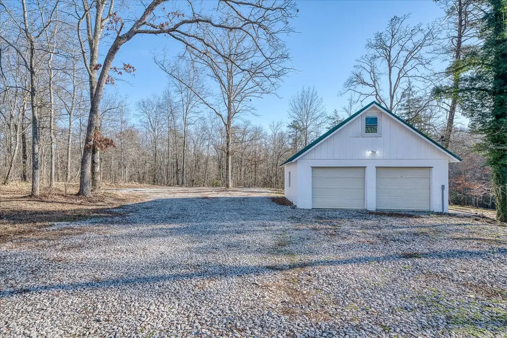 2286 Peavine Road Crossville TN 38571