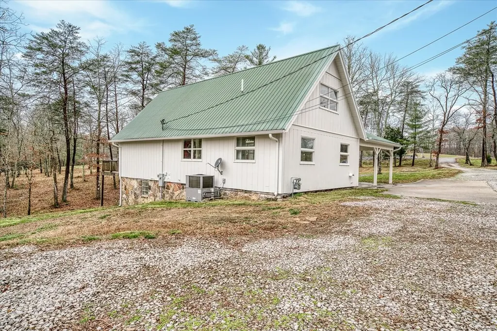 2286 Peavine Road Crossville TN 38571