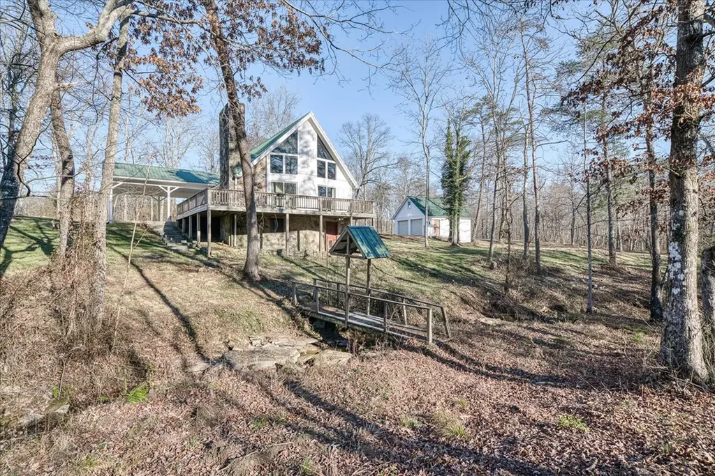 2286 Peavine Road Crossville TN 38571