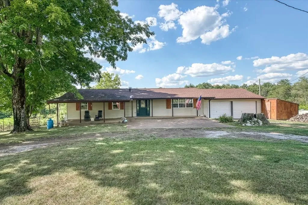 493 Crockett Lake Drive Crossville TN 38572