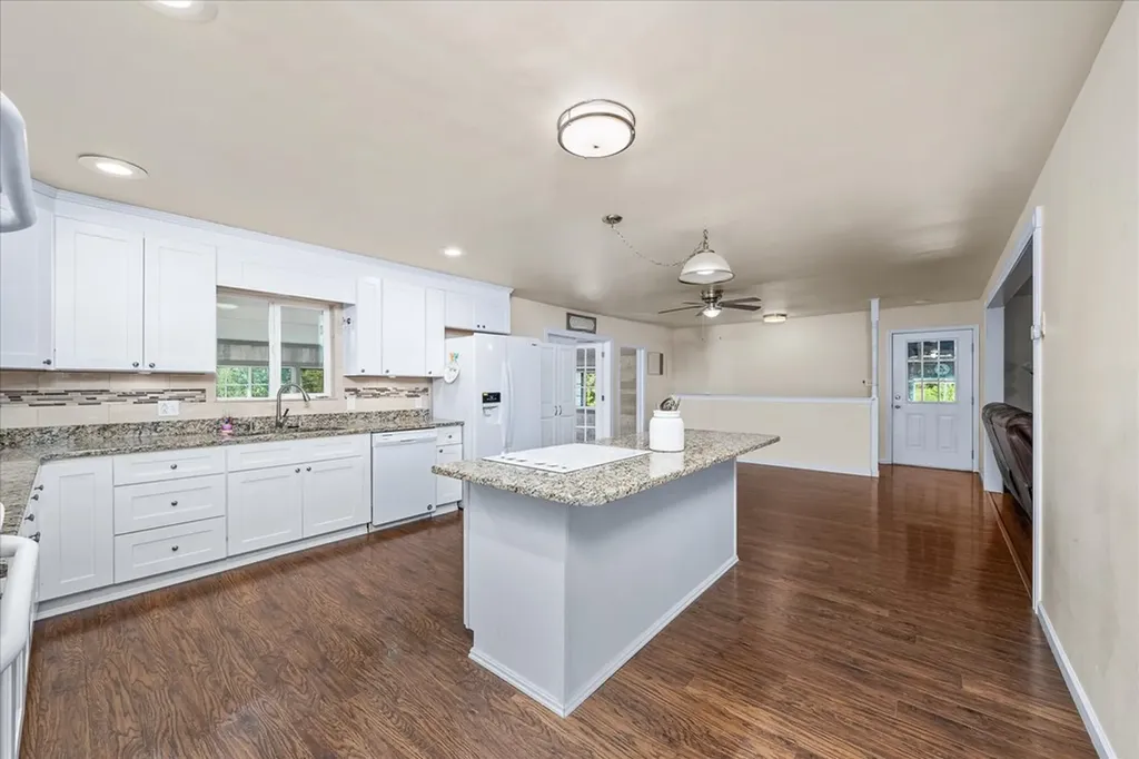 493 Crockett Lake Drive Crossville TN 38572