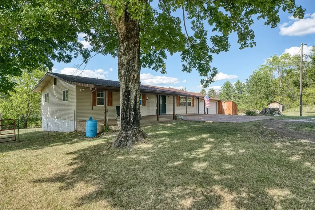 493 Crockett Lake Drive Crossville TN 38572