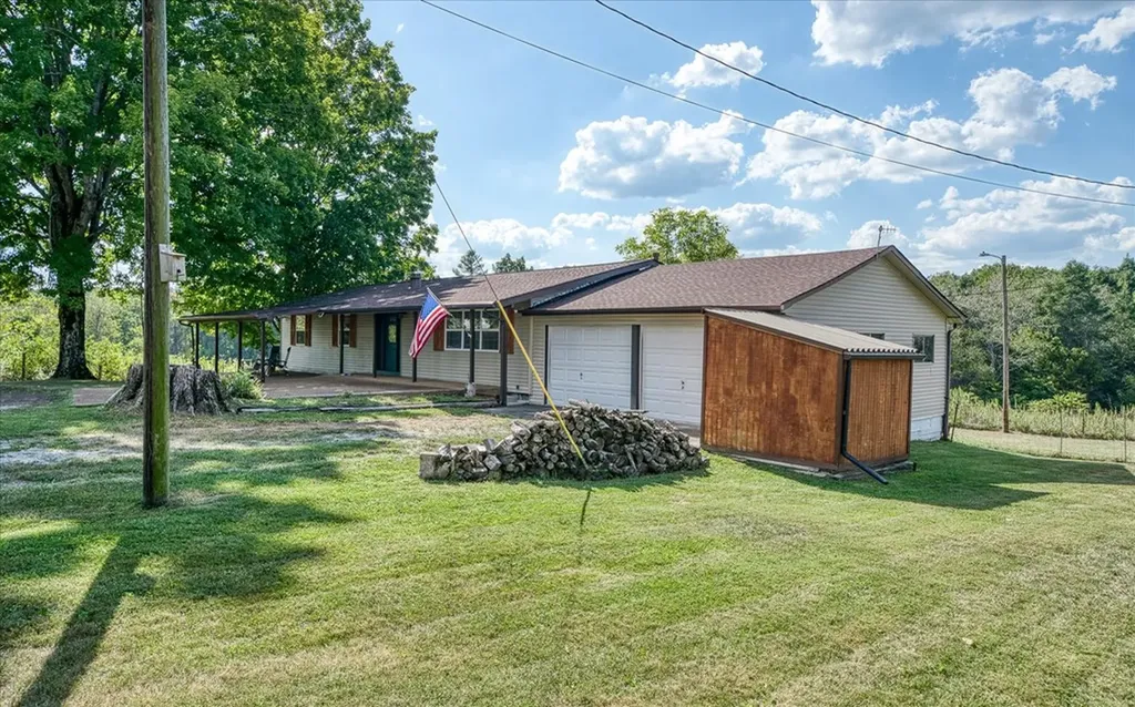 493 Crockett Lake Drive Crossville TN 38572