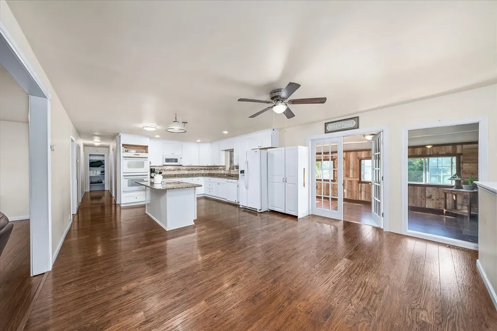 493 Crockett Lake Drive Crossville TN 38572