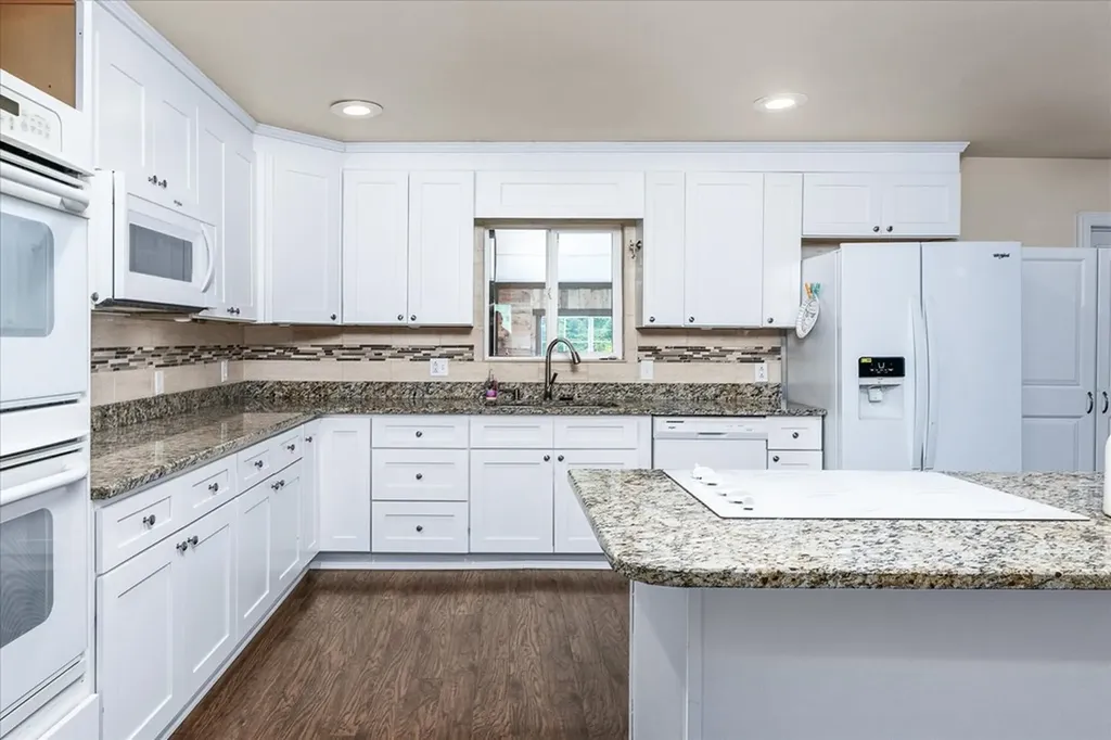 493 Crockett Lake Drive Crossville TN 38572