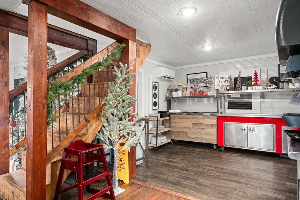 104 N Main Street Byrdstown TN 38549