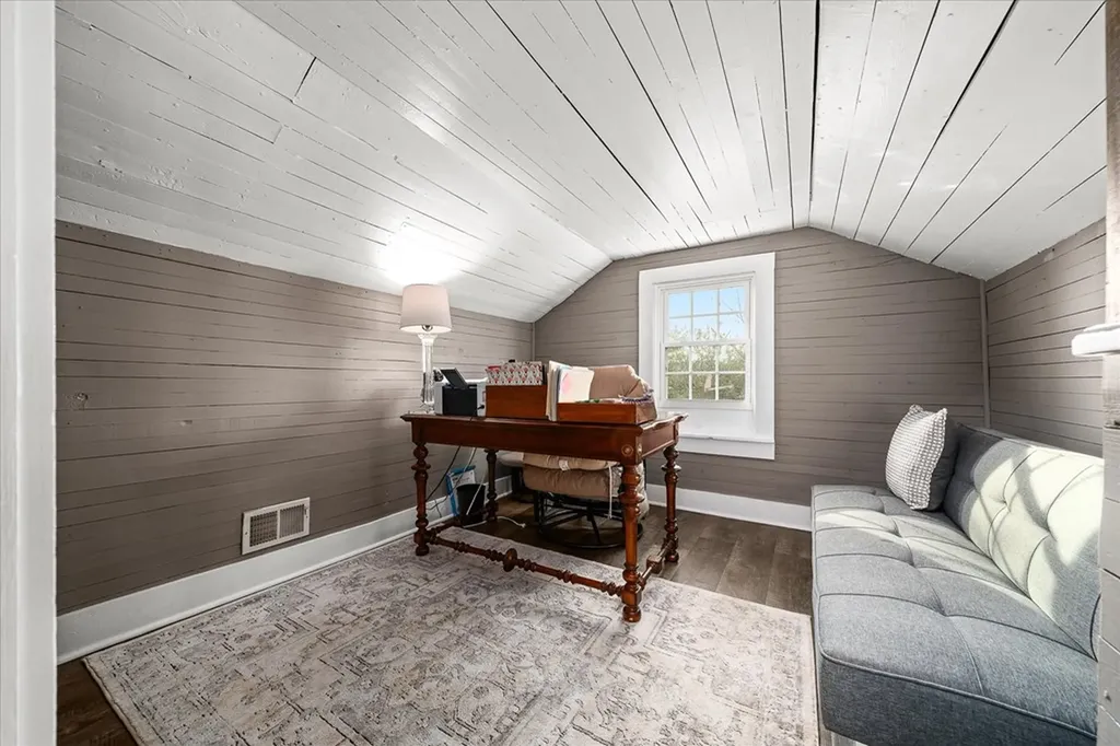 104 N Main Street Byrdstown TN 38549