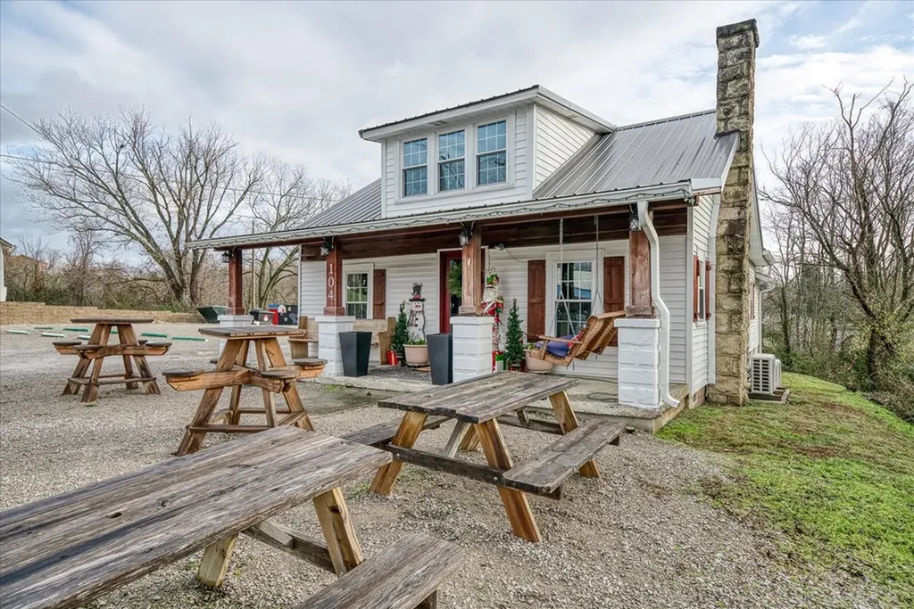 104 N Main Street Byrdstown TN 38549